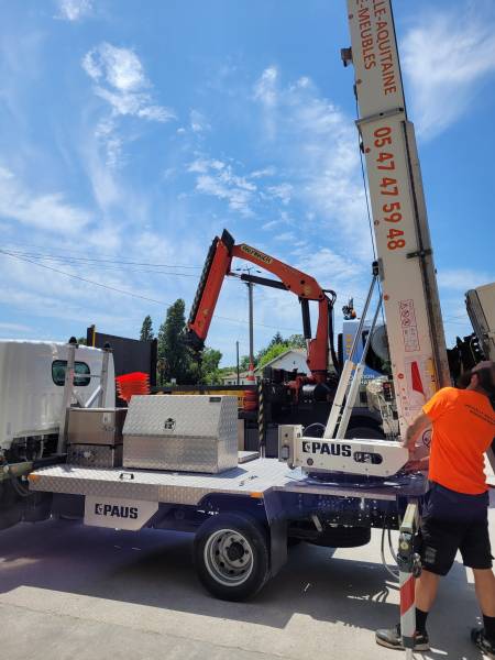 Louer un monte-meubles/monte-matériaux en toute sécurité sur Bordeaux et la région bordelaise