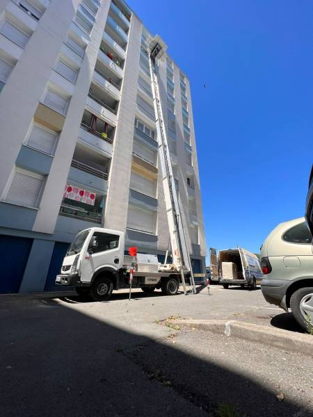 Location monte meuble à Bordeaux en urgence et pas cher